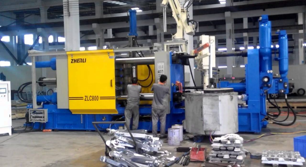 Aluminum alloy die casting equipment for vacuum and pressure-assisted aluminum casting production